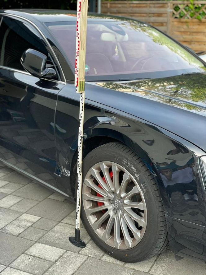 Karosserievermessung an einer Limousine